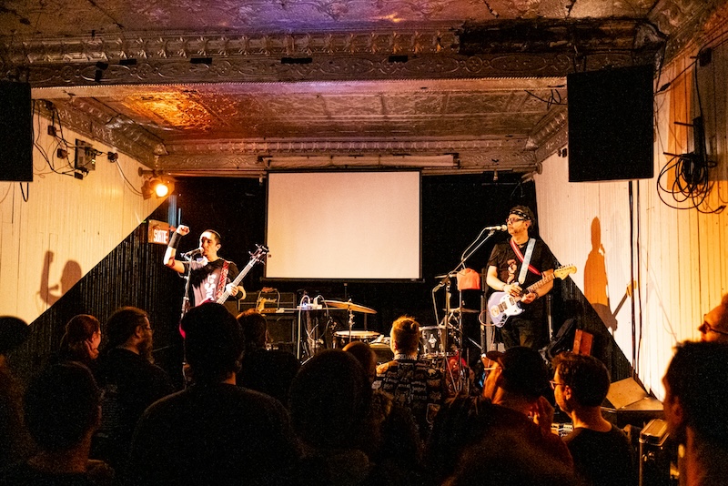 Press Photo 4 - Live Performance